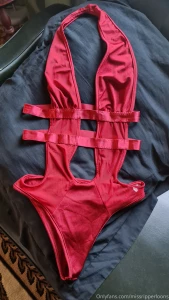 Im thinking i might wear this and do a sit to pop this week what do