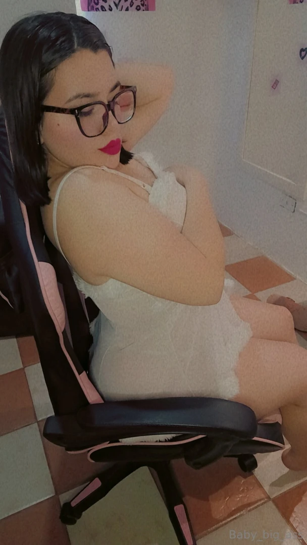 I look sexy in white 