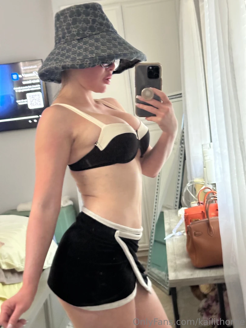 Too hot for this bikini or this feed 