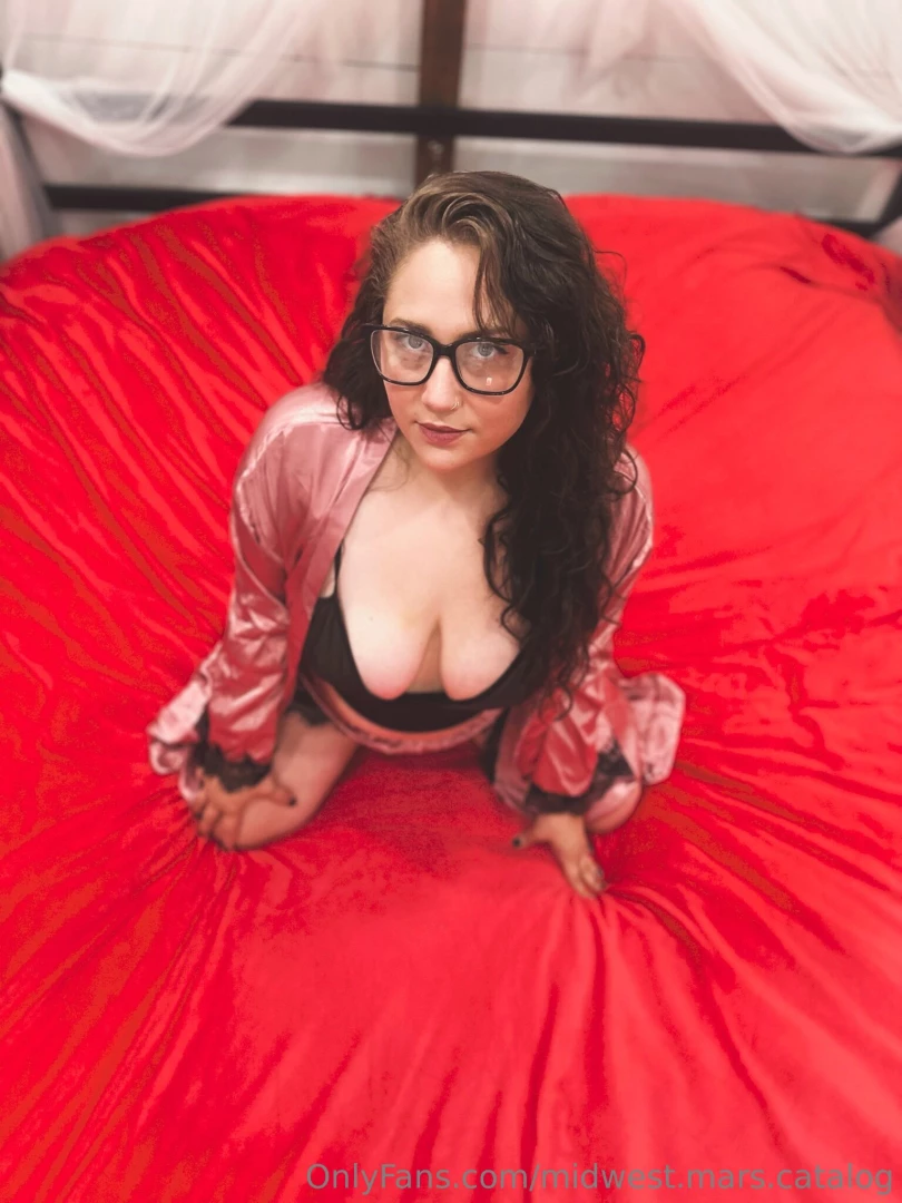 This photo set was so fun smoking amp giantess content some amazing 