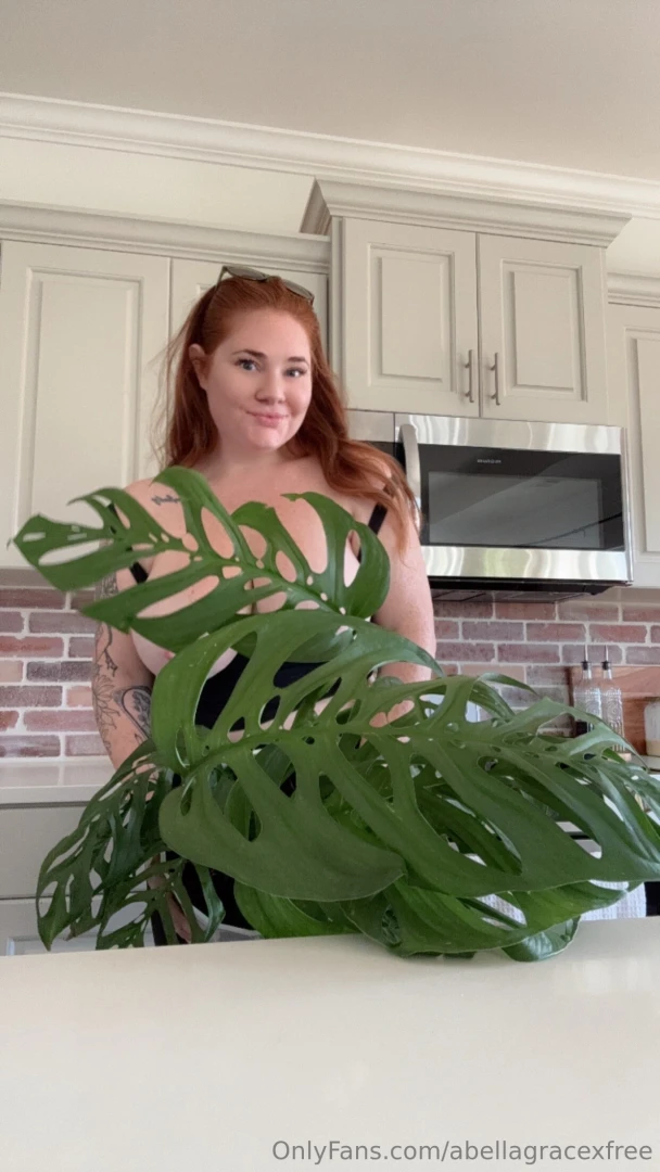 Big leafs and big tits 