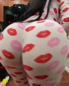 Miss_jewels7 came over to help me clean can you guess what happen