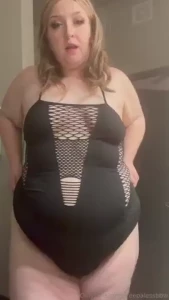 Do you like when i play with my belly