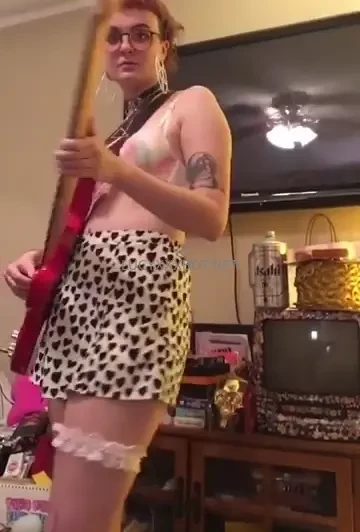 Dumb slut can t play guitar 