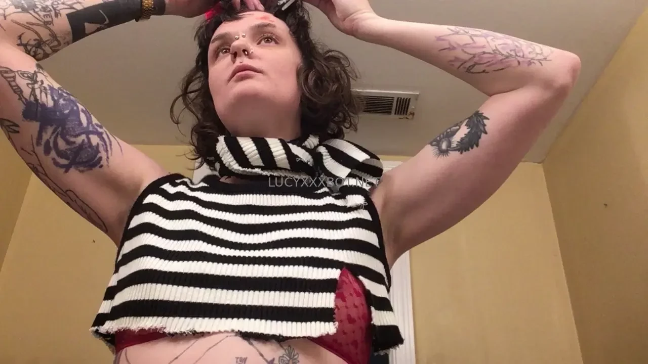 Putting fake bl00d all over myself tip 3 for the full video 