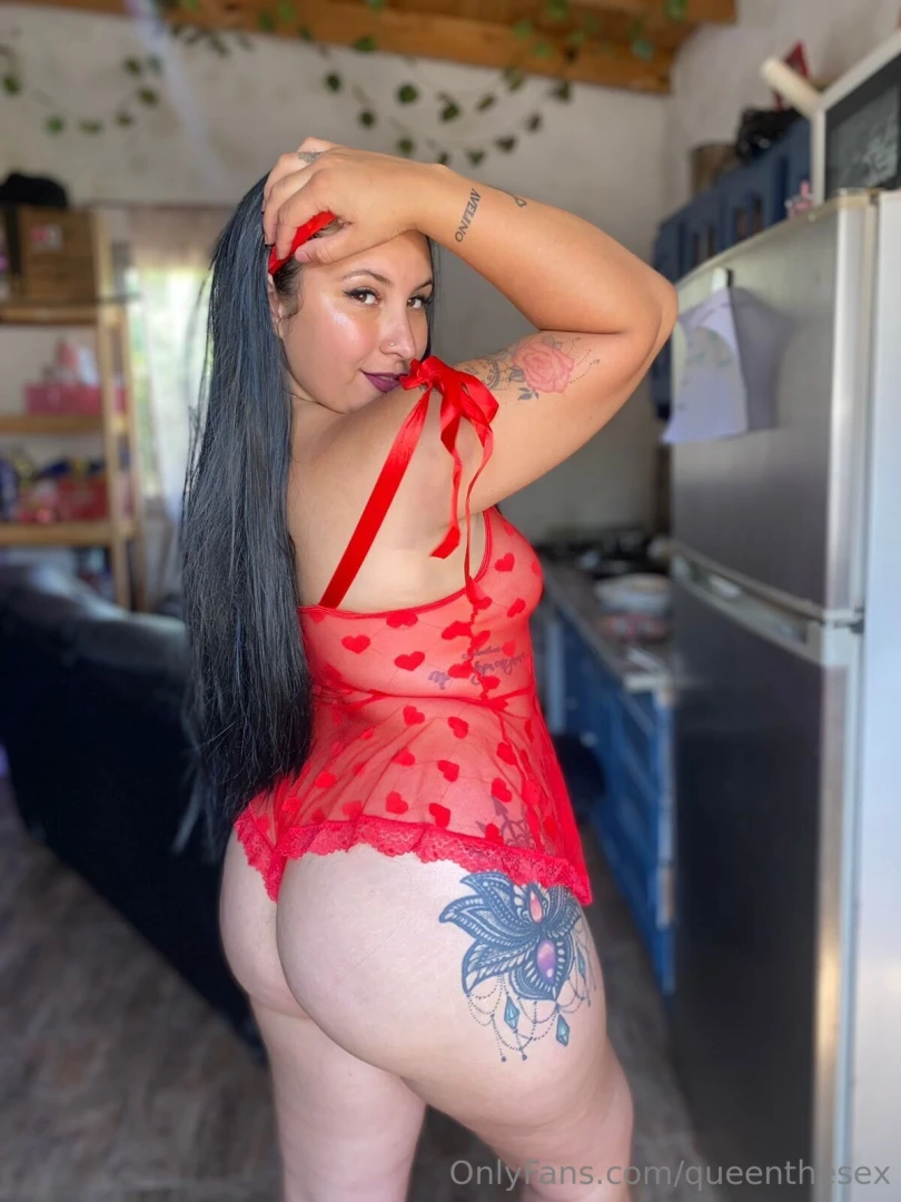 Take off my pajamas and enjoy the view honey 