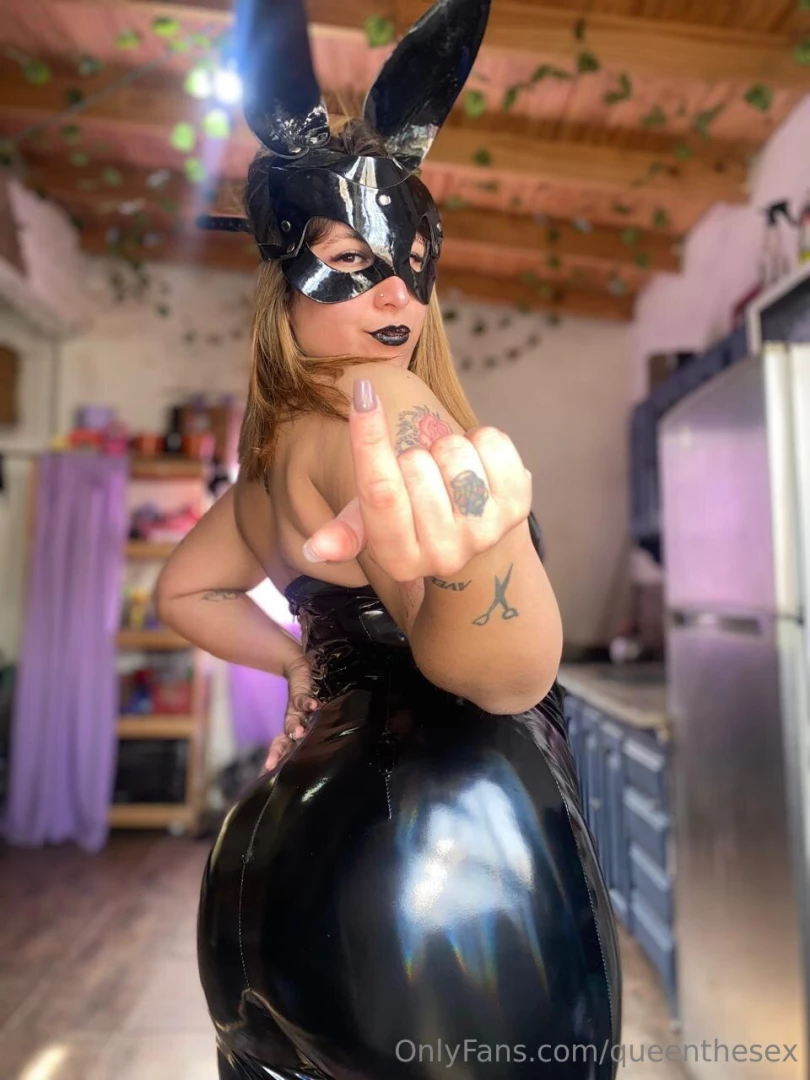 Come and submit to me kneel down and begin to worship your hot thick 