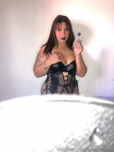 I love to take pictures and brighten up your startup