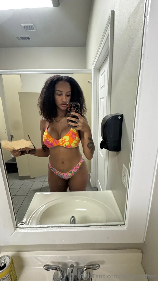 Tropical vibes but my humor is dark part 2 