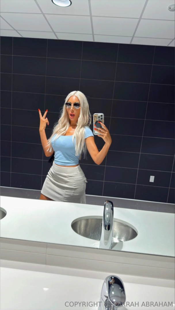 Caught a quick moment to check myself out you approve 