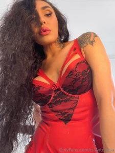 What style is closer to you minimalism sport-chic or maybe you also