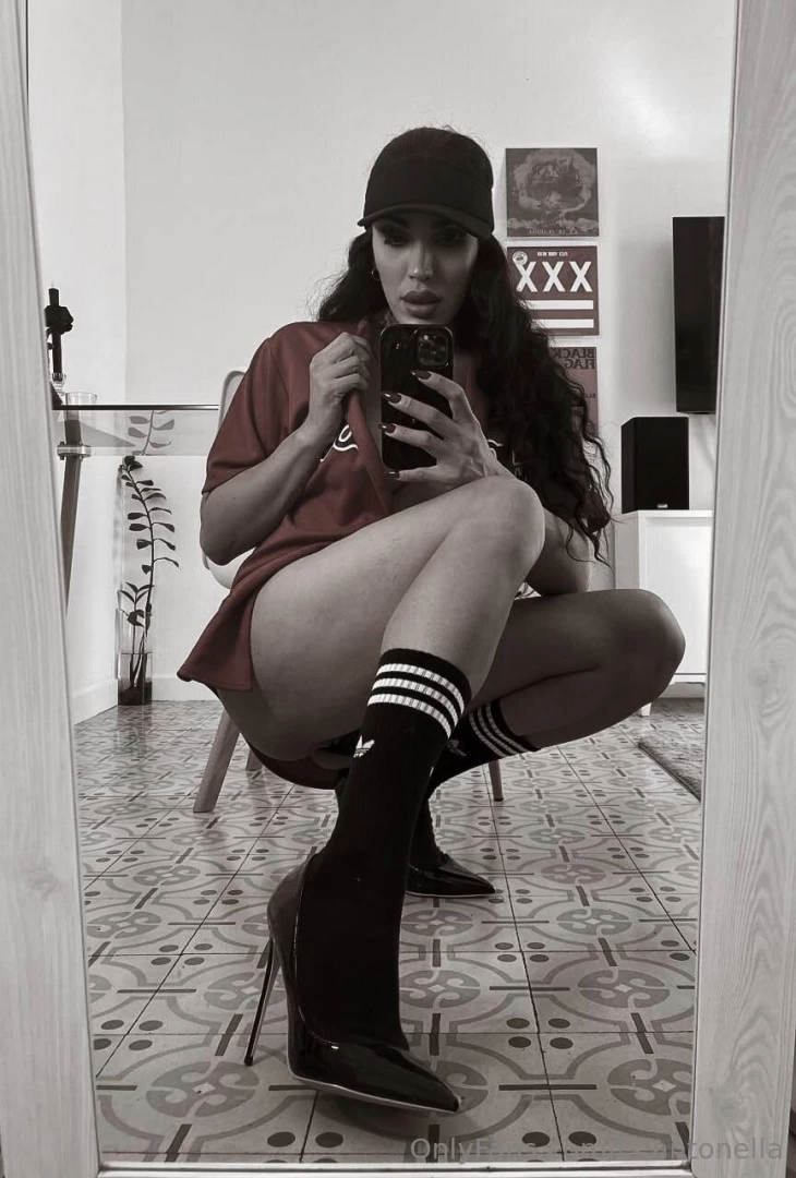 Today i experimented with a combination of elegance and sporty style - 