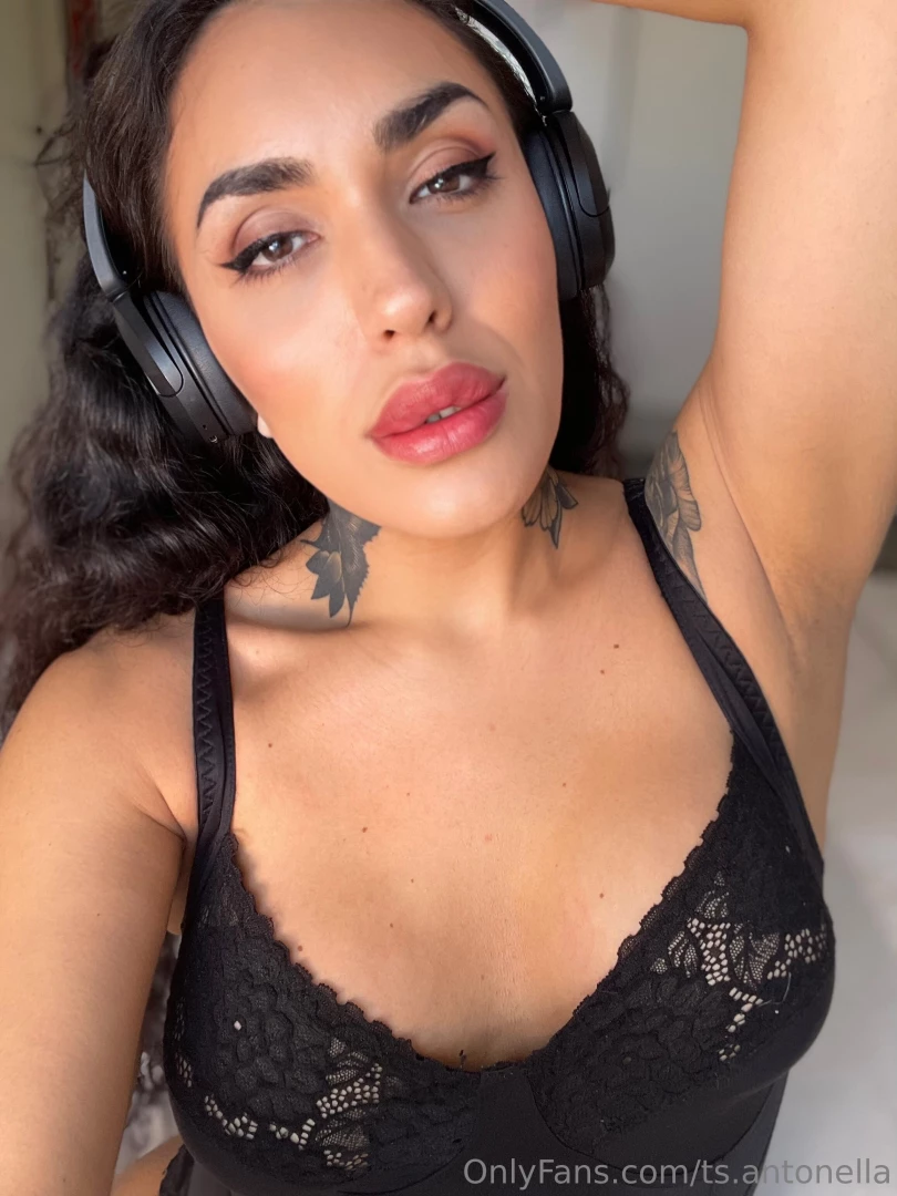 On saturday i like to relax listen to my favorite music and get 