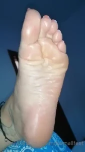 6 minutes of my sexy shiny sole unreal softness milky deliciousness