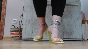 Love to tease you with my feet