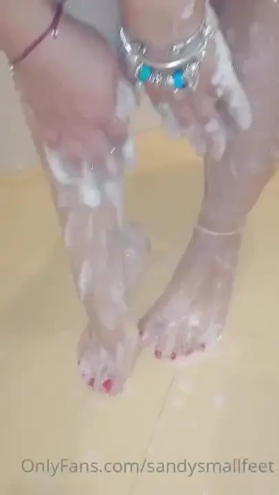 Do you like my wet feet 