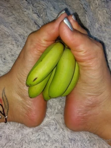 I am a giantess look how small bananas look comparing to my feet you