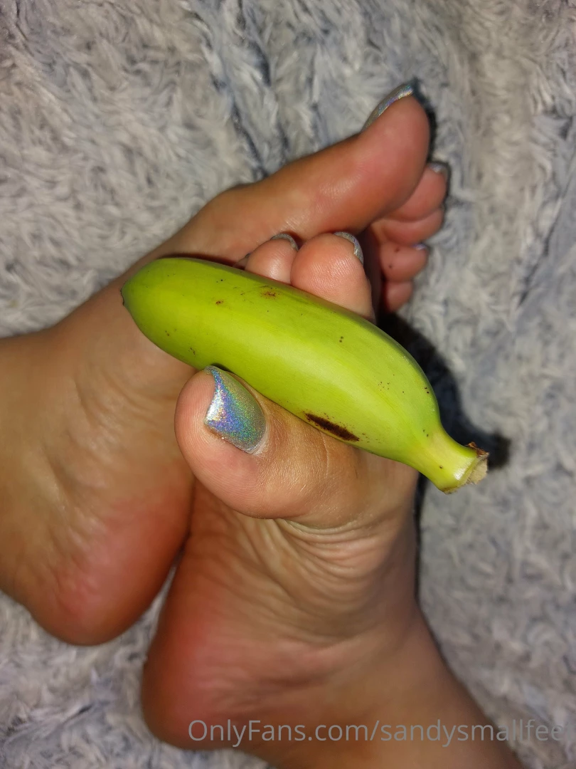 I am a giantess look how small bananas look comparing to my feet you part 8 