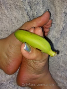 I am a giantess look how small bananas look comparing to my feet you part 8