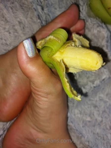 I am a giantess look how small bananas look comparing to my feet you part 2
