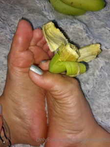 I am a giantess look how small bananas look comparing to my feet you part 4