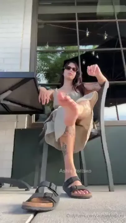 Let my toes loose waiting for my salad 