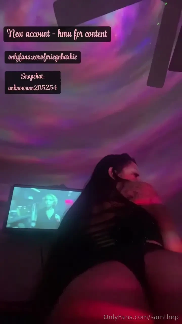 Xoxoforeignbarbie dm my sexy bestfriend for content 