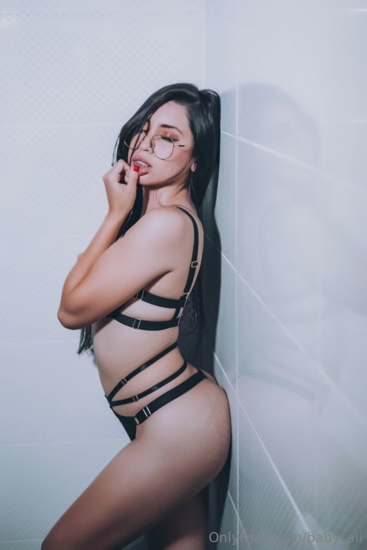 You will see how my best attributes from behind ride a big penis do 