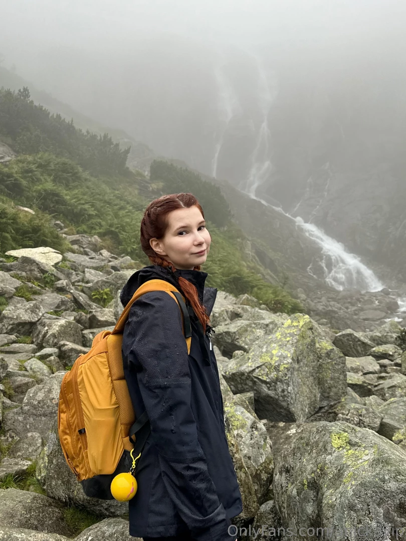 Cute bunnies exchange glances haha 