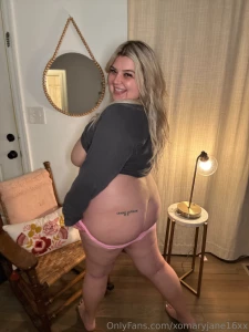 Goood morning and happy hump day dm if you want an anal custom today