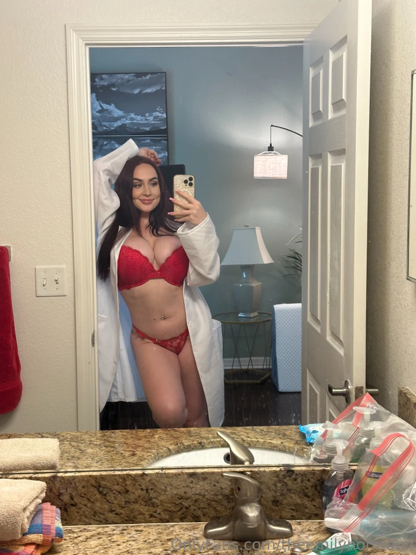 Why is it that when i see a mirror i always want to take a picture 