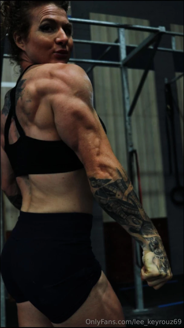 Back and triceps with a massive pump flexing all for you do you like 