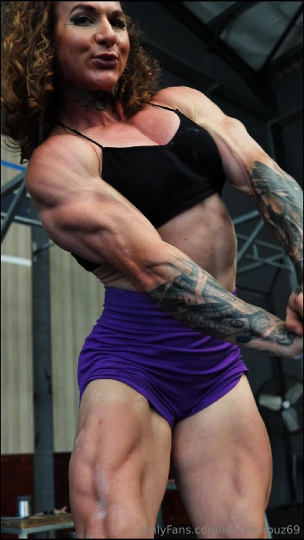 Do you love all the lines of muscle running down my body 