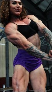 Do you love all the lines of muscle running down my body