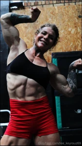 I love a good post gym sweaty pump up posing