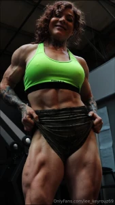 I know you love me flexing and lifting heavy weights and i want you