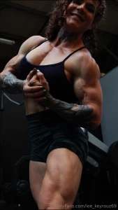 Upper body training with a massive bicep pump