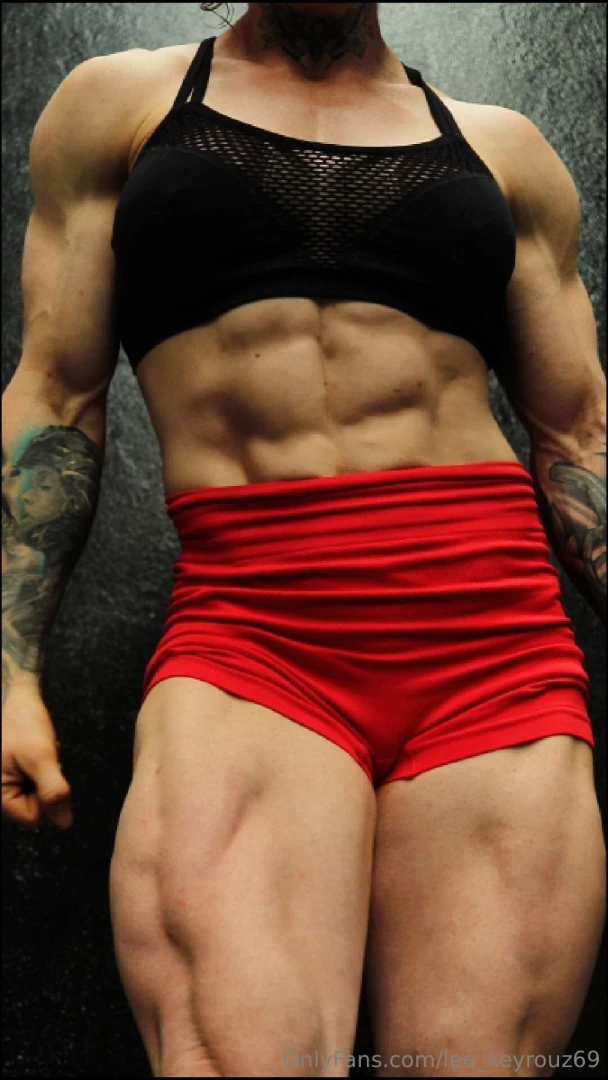 Grunting my way through a heavy workout getting pumped and flexing for 