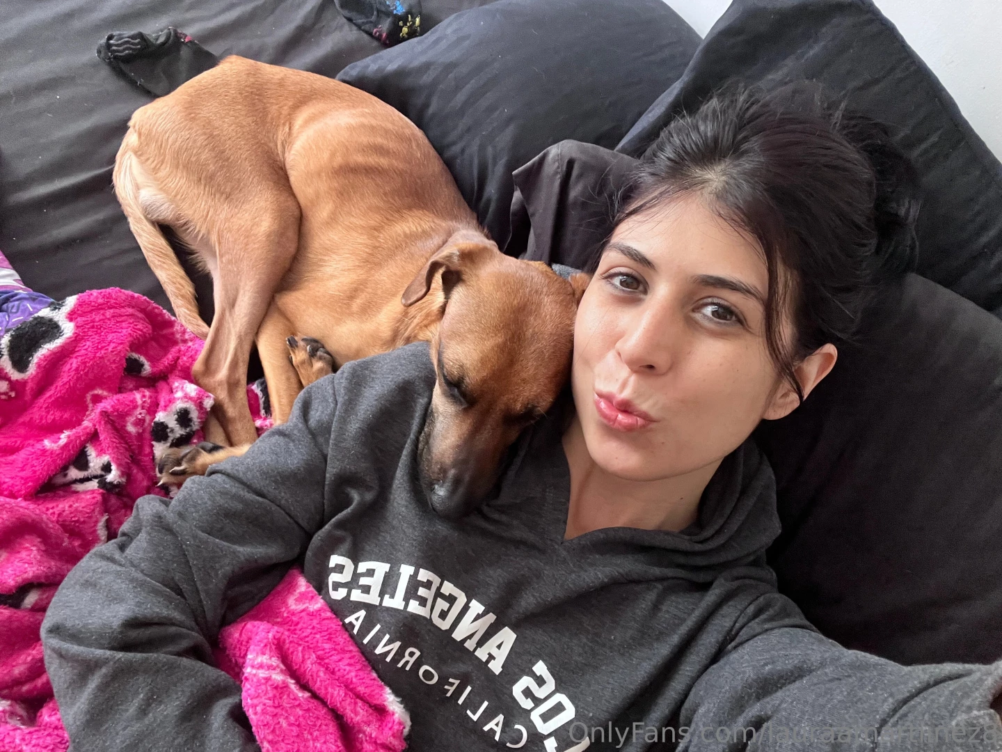 Cold mornings deserve a good cuddle 