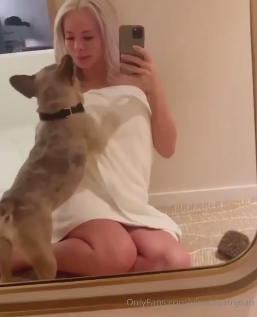 Goodmorning happy sunday she always has to steal the show hahaha 