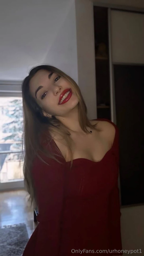 Free now this cutie is online and horny jeyn_evans show her some part 210 