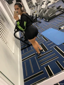 Pull down my spandex and fuck me in this empty gym