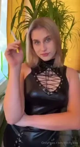 Looking for a neighbor who s watching me _