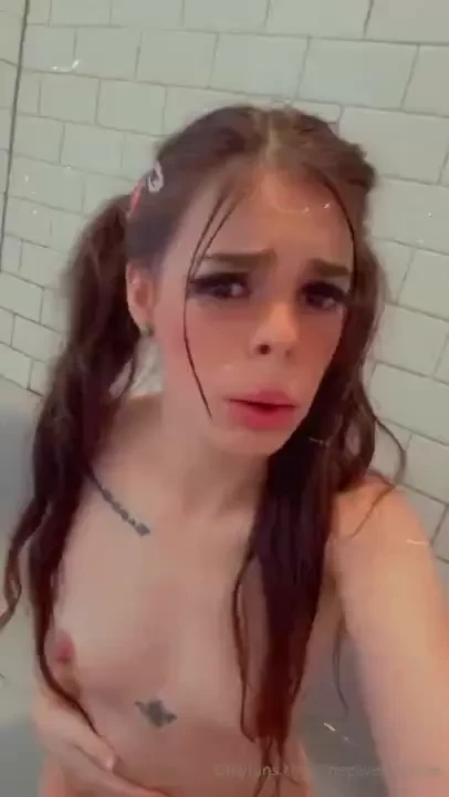 Bath time and some extra snaps ignore my split lip lmaoooo i hate the part 5 