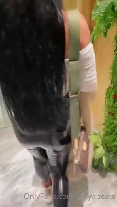 I was at the coffee bar with my bf and out of nowhere i got naughty 