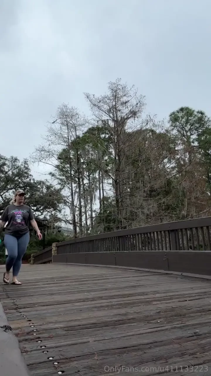 Behind the scenes that ass in my leggings brand tho be fr solo play 