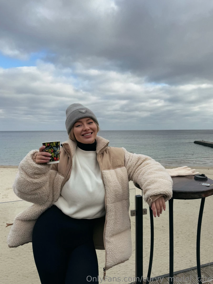 Winter sea and a cup of hot coffee are the perfect recipe for a cozy 
