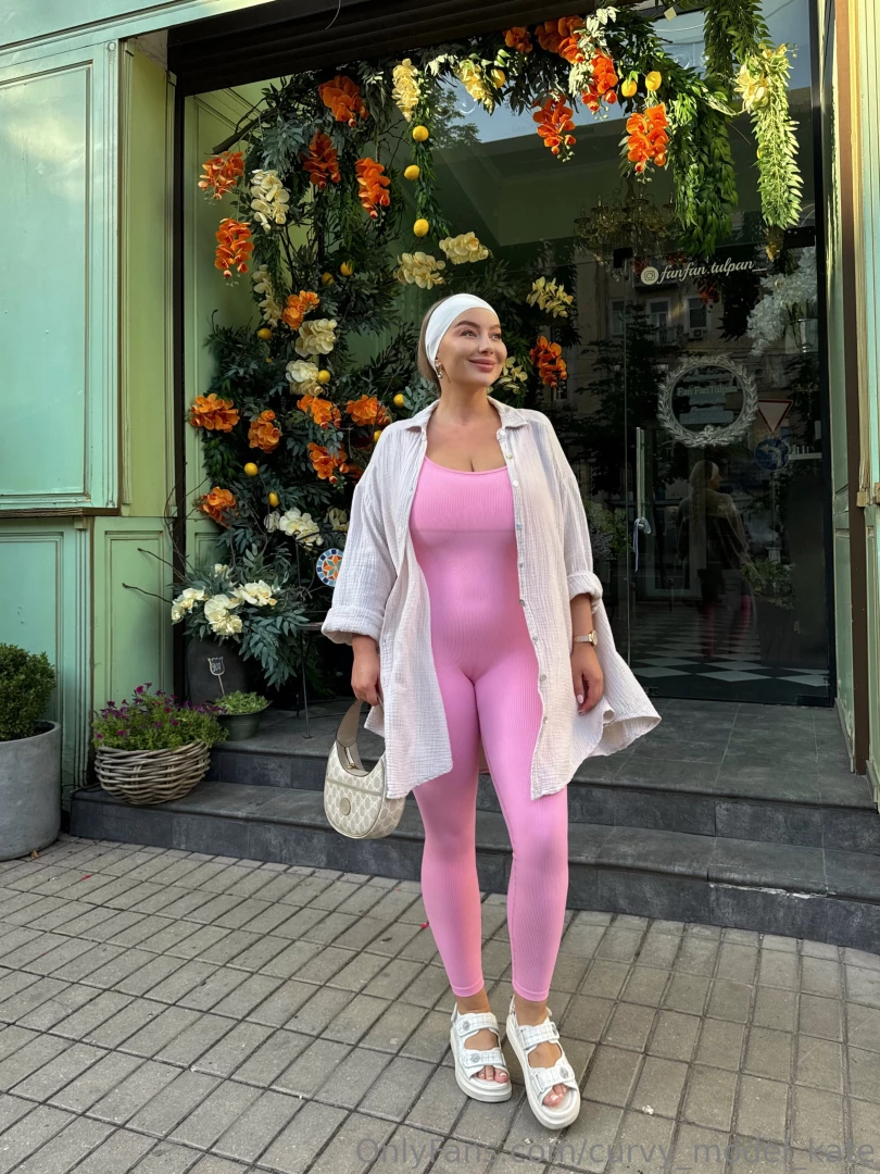 Yesterday evening i decided to take a walk in the park and enjoy the 