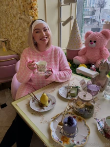 Do i look like a princess from a fairy tale in this pic can i look for