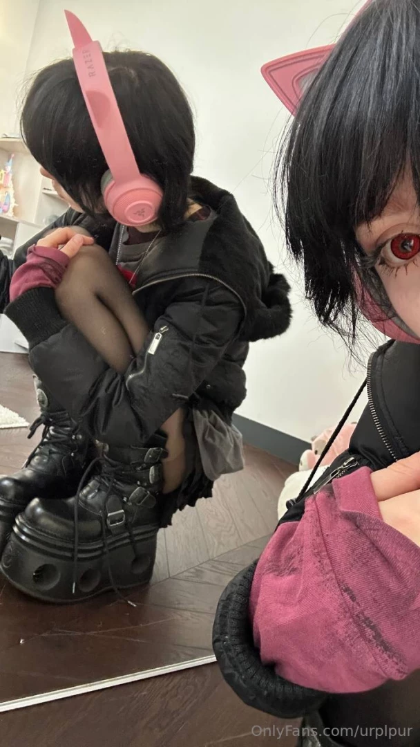 A little bit closer i know yre not bashful gt lt i want to feel yr 